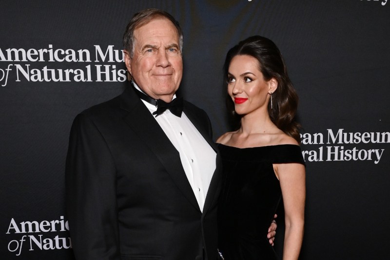 Hudson Teases Belichick’s Outfit at NHL Playoff Game