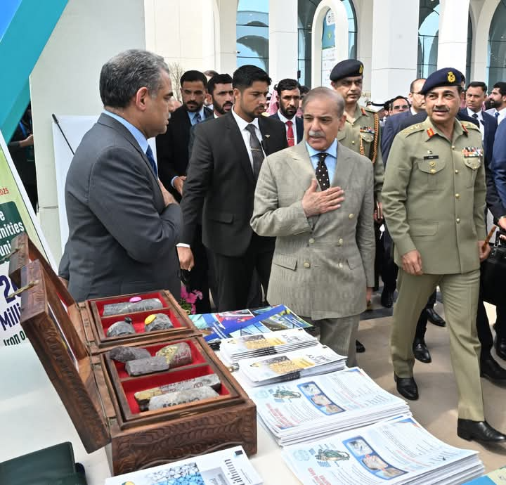 PM Shehbaz Sharif Visits Exhibition Stalls at Pakistan Minerals Investment Forum 2025