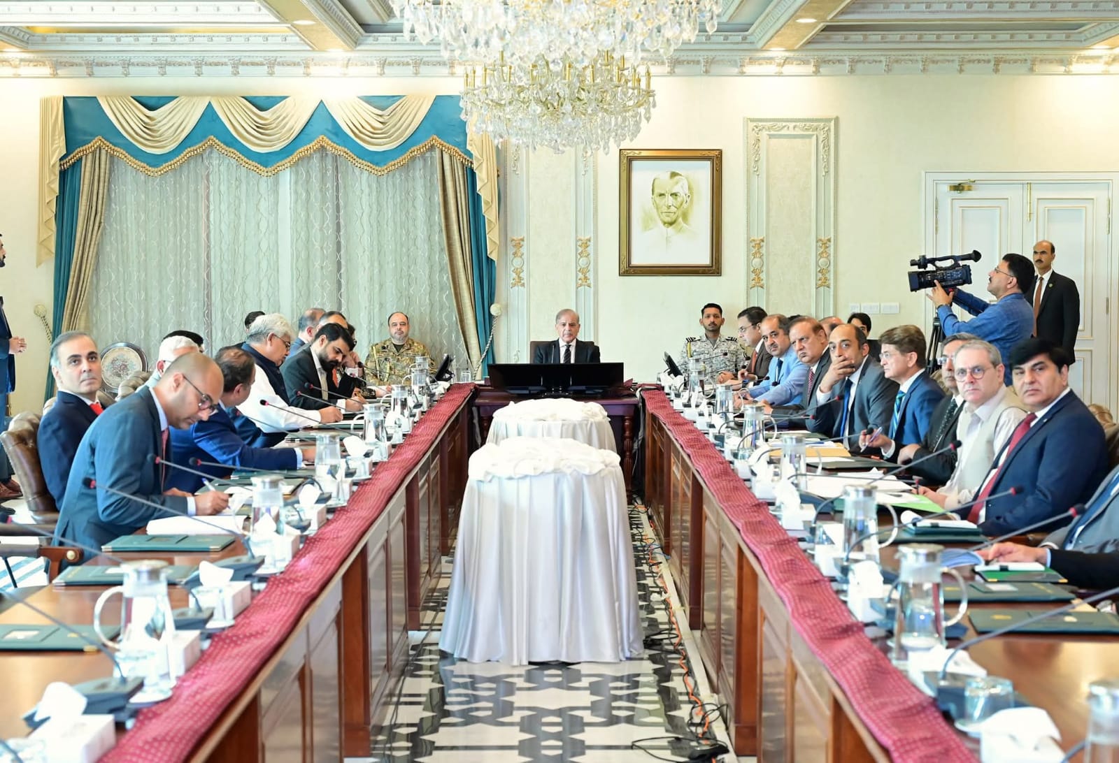 PM Shehbaz Sharif Chairs Meeting on Promoting Cashless Economy and Digitization