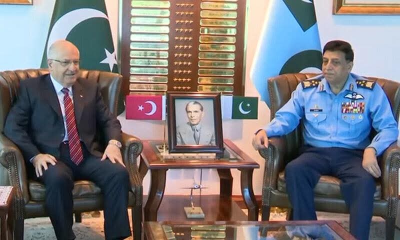 Turkish Defense Minister Meets Pakistan Air Chief to Boost Defense Ties