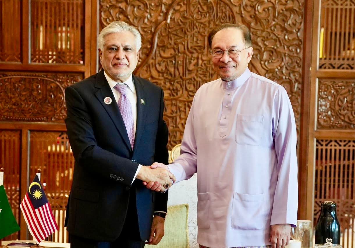 Pakistan’s Deputy PM Ishaq Dar Meets Malaysian PM Anwar Ibrahim