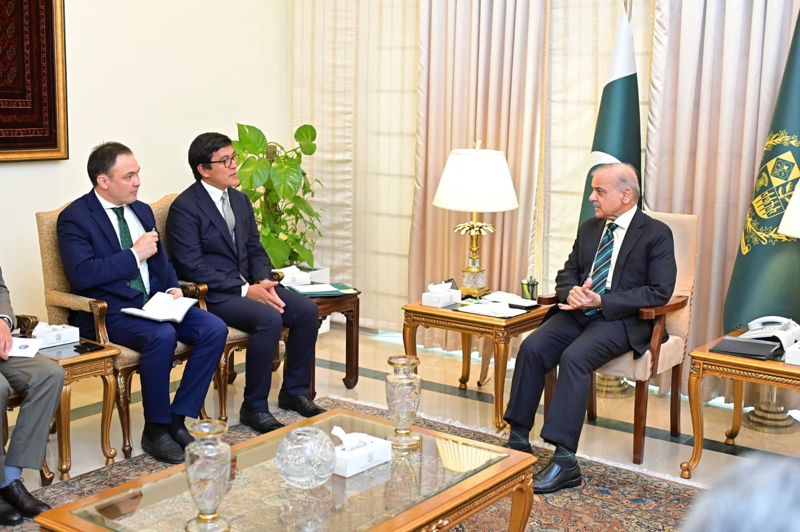Kyrgyz Delegation Meets PM Shehbaz in Islamabad