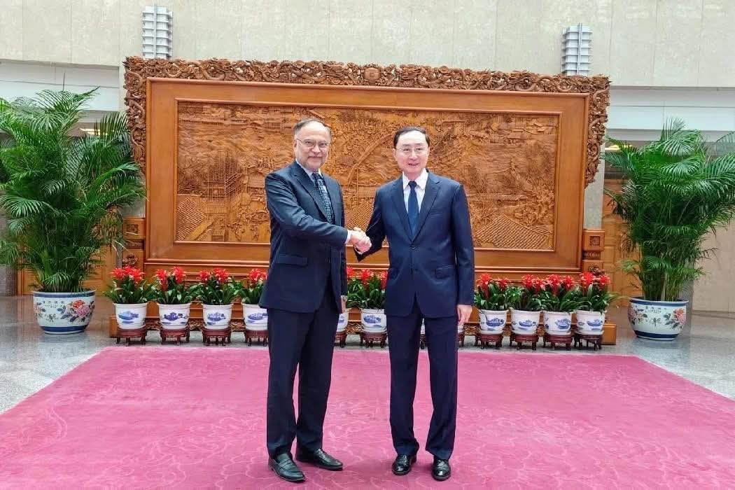 Ahsan Iqbal Meets Chinese Vice Foreign Minister, Vows to Deepen Bilateral Ties