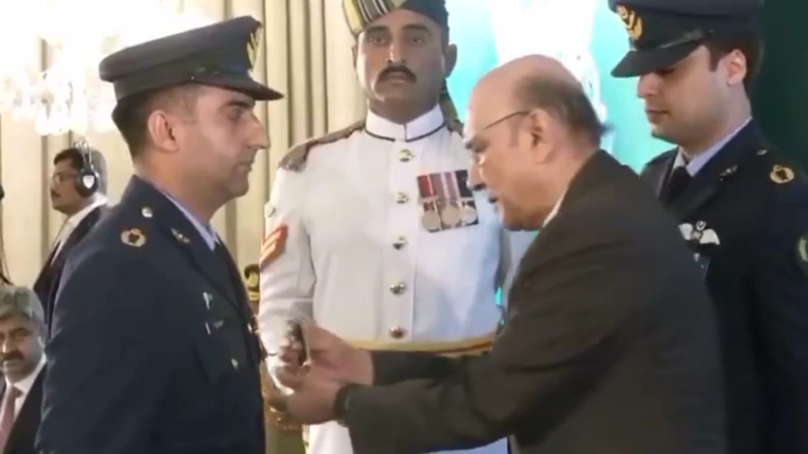 Pilot Who Destroyed 6 Indian Jets Awarded Sitara-e-Jurat