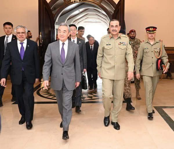 Chinese Foreign Minister Meets Field Marshal General Asim Munir, Vows to Strengthen Regional Stability