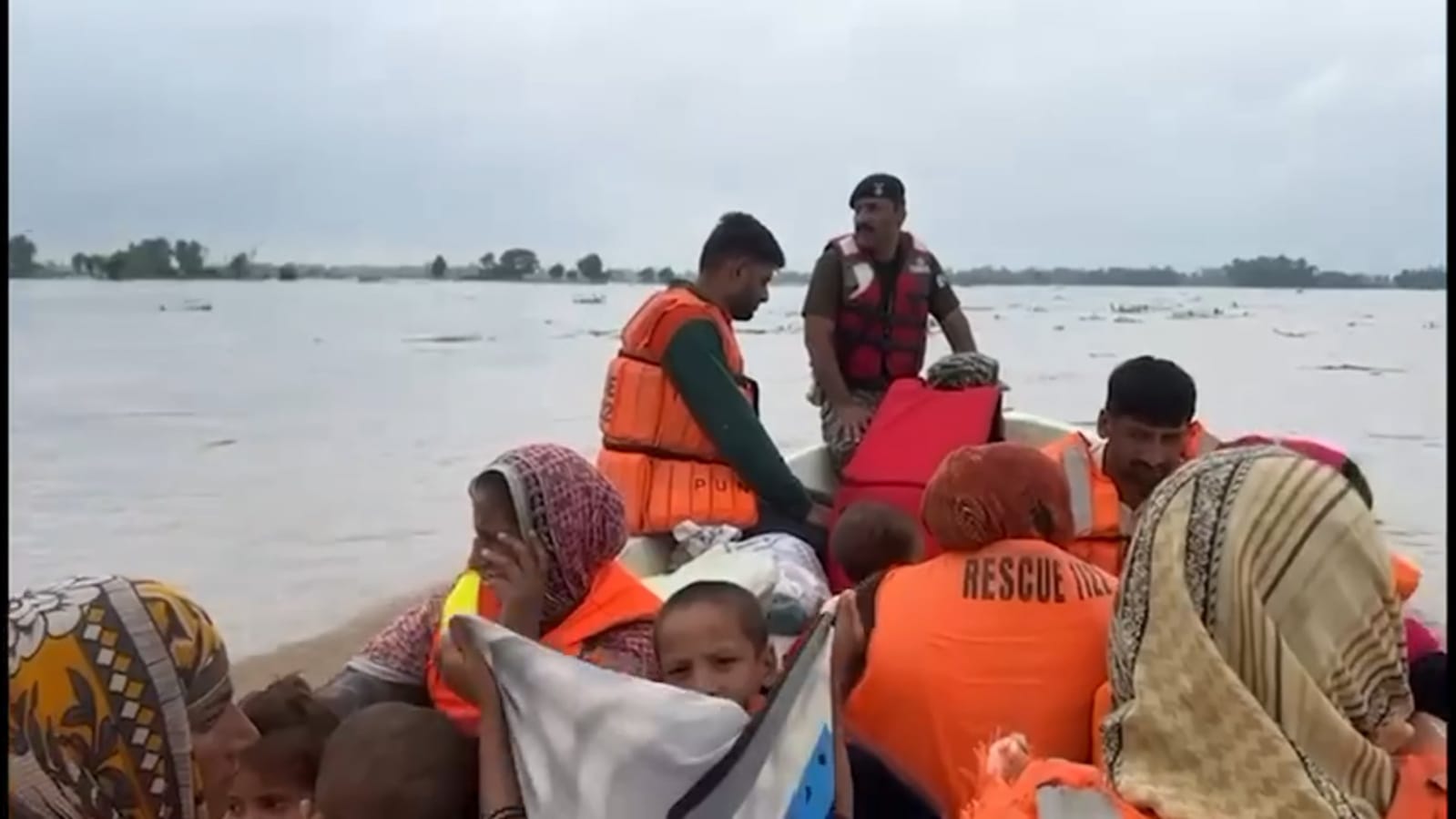 Pakistan Rangers (Punjab) Continue Rescue and Relief Operations in Flood-Hit Areas