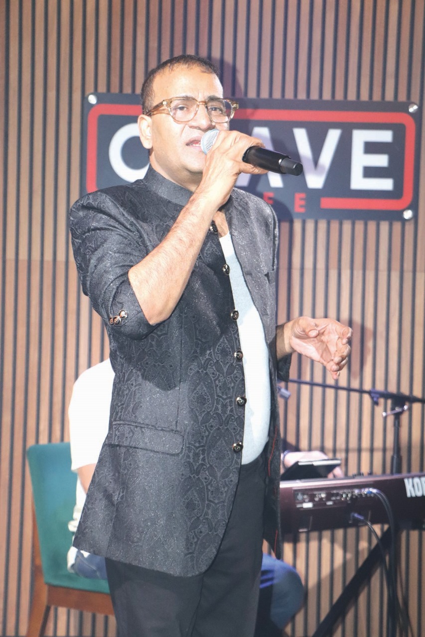 Crave Cafe’s Stage Comes Alive with the Sounds of Naeem Abbas Rufi