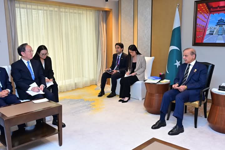 Chinese Minister Li Lecheng Calls on PM Shehbaz Sharif