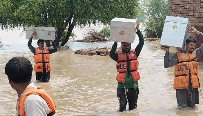 Severe Chenab Floods Submerge Hundreds of Villages in Muzaffargarh