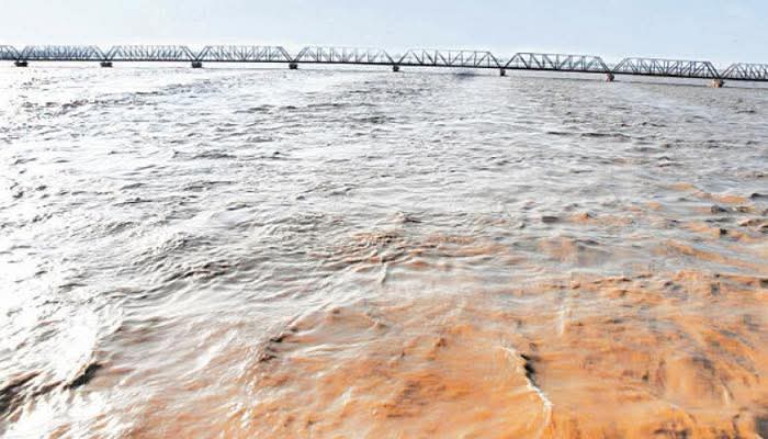 Sindh faces high floods as Indus swells at Guddu Barrage