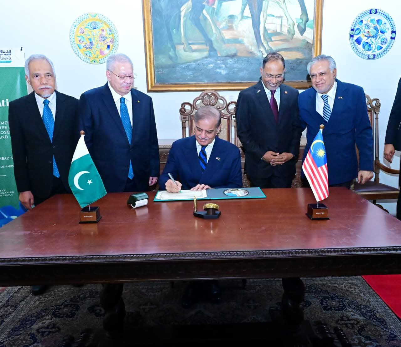 Shehbaz Sharif Writes Remarks in IIUM Visitors’ Book