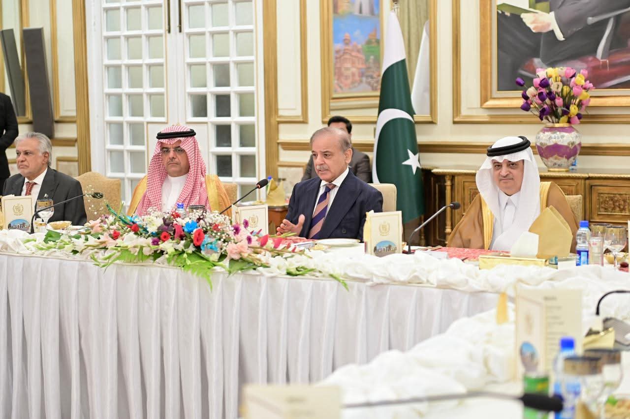 Prime Minister Shehbaz Sharif Hosts Banquet for Saudi Delegation Led by Prince Mansoor Bin Muhammad Bin Saad Al Saud