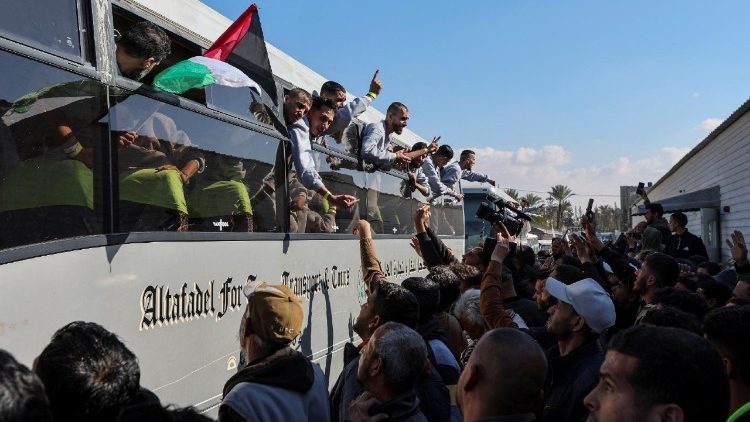 Palestinian Prisoners Arrive in Ramallah After Release Under Gaza Ceasefire