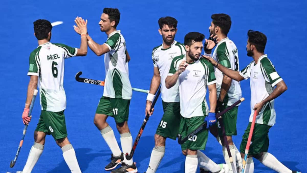 Pakistan and India Players Exchange Handshakes at Sultan Johor Hockey Cup