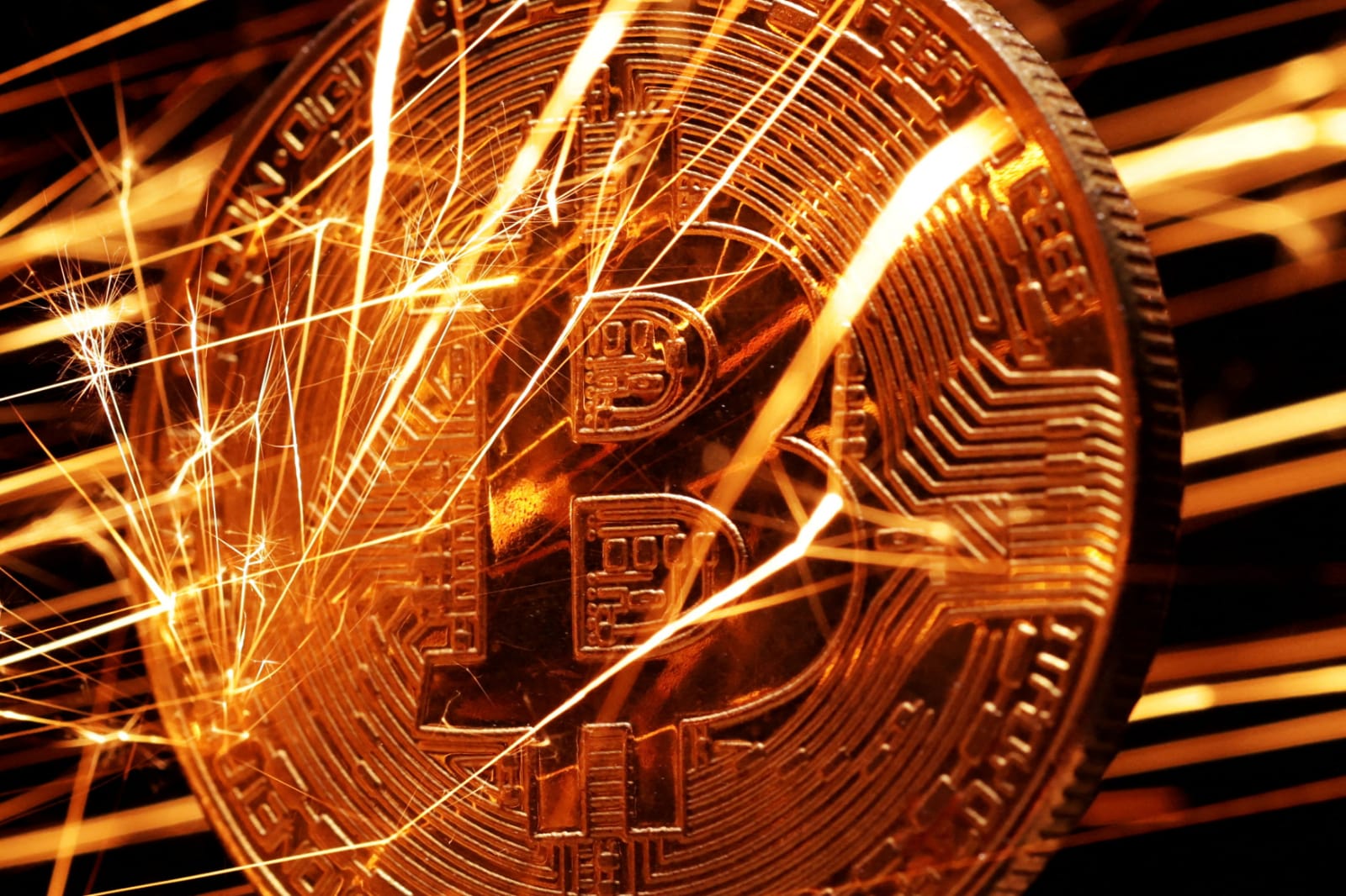 Bitcoin and Ether Drop Amid Rising U.S.-China Tensions