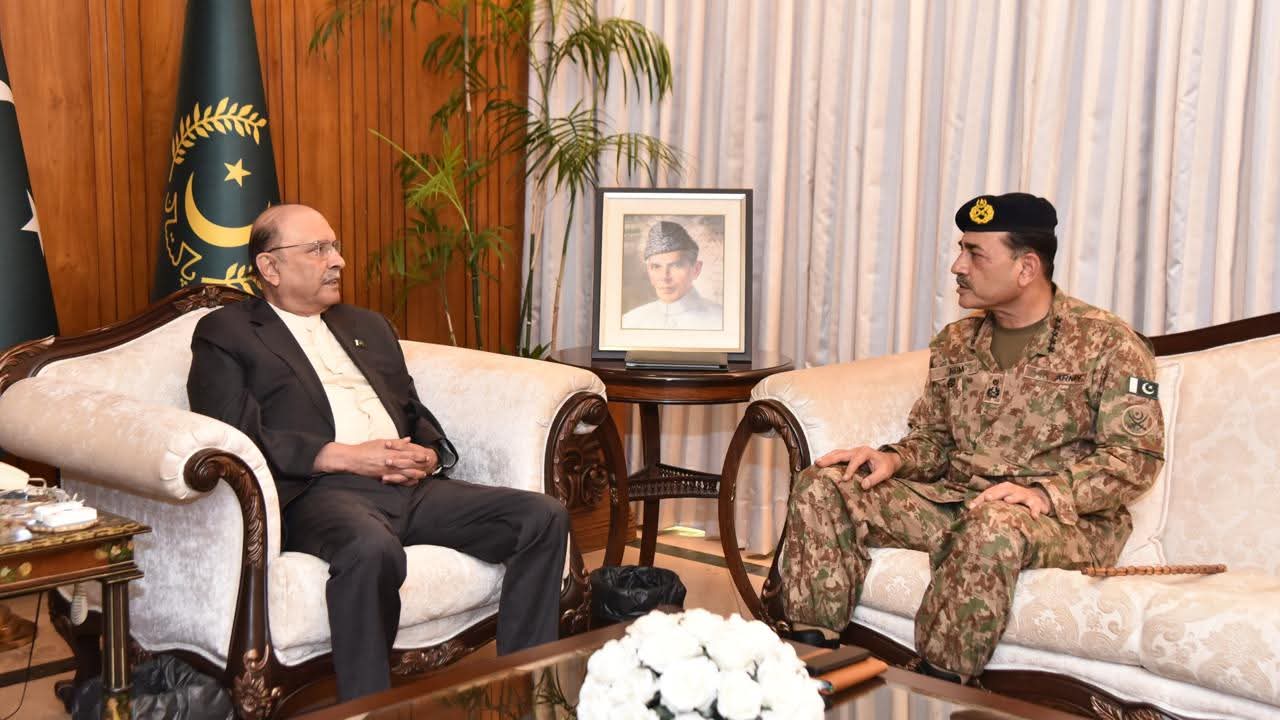 Army Chief Briefs President Zardari on Security, President Reaffirms Support