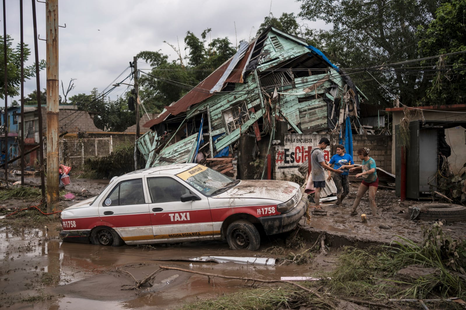 Mexico Flood Survivors Sleep on Streets as Death Toll Rises to 70