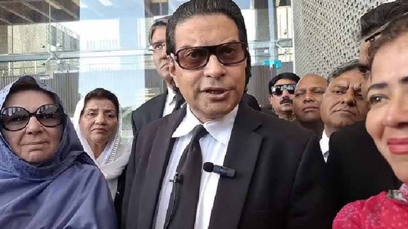 Journalists Press Salman Akram Raja Over Khan’s Detention