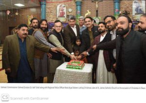 Commissioner Sahiwal Division Dr. Asif Tufail, along with Regional Police Officer Sahiwal Rana Ayaz Saleem, visited Pakpattan and Okara on the occasion of Christmas, where he participated in the festivities of the Christian community.