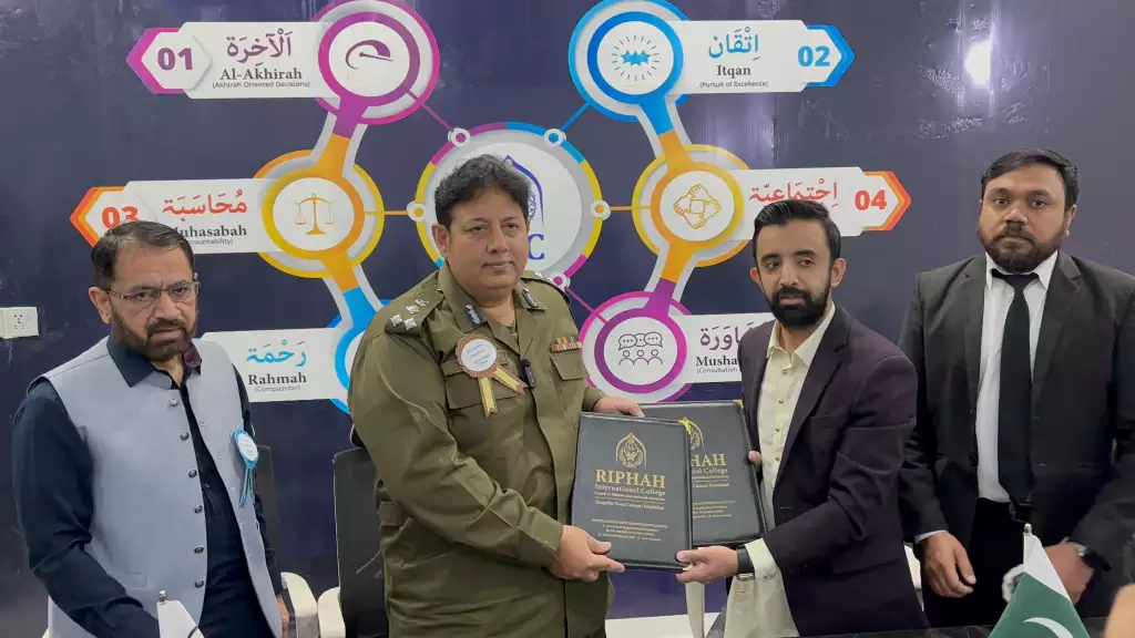 (RPO) Faisalabad Sohail Akhtar Sukhera visited Rifaha International College