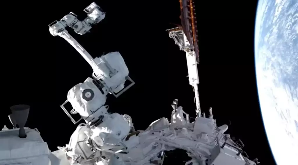 China’s Yuxing-3 06 satellite demonstrating flexible robotic arm technology for orbital refueling and spacecraft servicing