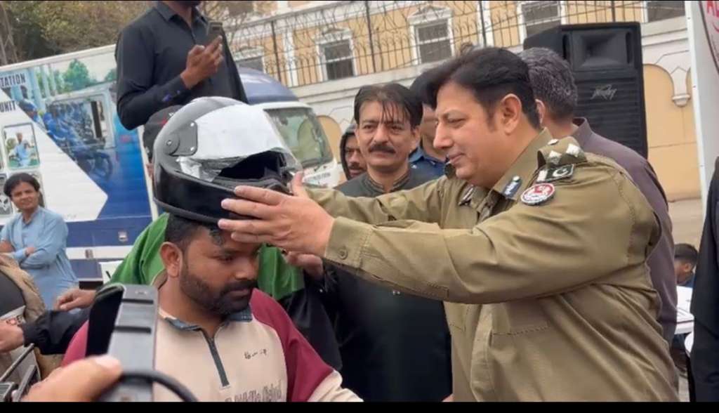 RPO Sohail Akhtar Sukhera Leads Helmet Distribution Drive to Promote Road Safety in Faisalabad