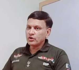 SSP Mirza Anjum Kamal addressing road safety seminar at Lari Adda Faisalabad