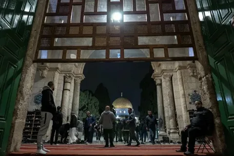 Al-Aqsa Mosque reopens hundreds gather dawn prayer Jerusalem 40 day closure Israel 2026