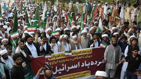Pakistan Foreign Minister Ishaq Dar meets Chinese FM Wang Yi in Beijing to discuss Iran Israel war peace framework, March 2026.