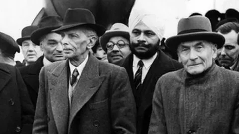 Muhammad Ali Jinnah addressing Lahore Resolution session 1940 at Minto Park