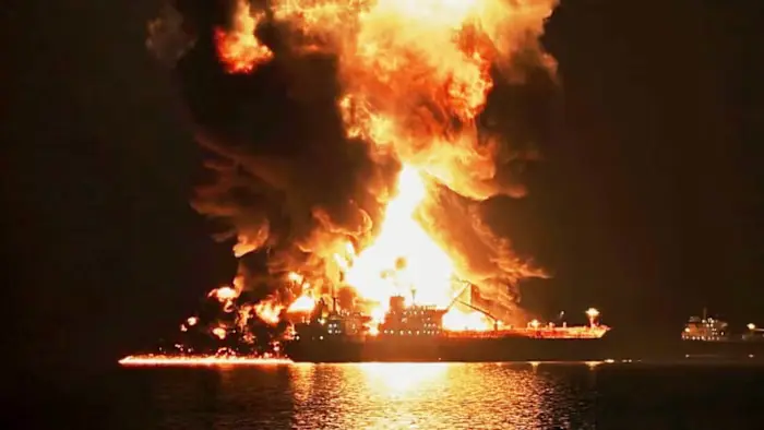 US fighter jet fires on Iranian oil tanker in Gulf of Oman during Trump Iran war ceasefire negotiations 2026