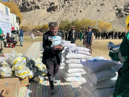 Afghan children and mothers waiting for food rations distributed by WFP Afghanistan amid the 2025 hunger crisis
