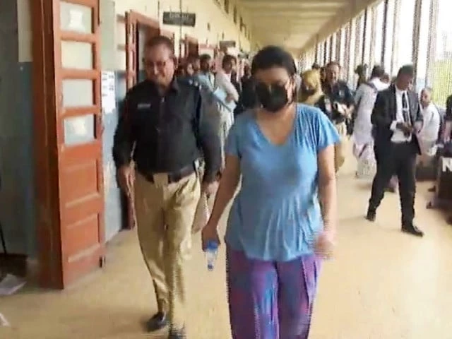 Law enforcement officials during the arrest operation linked to Anmol alias Pinky narcotics investigation in Karachi 2026.