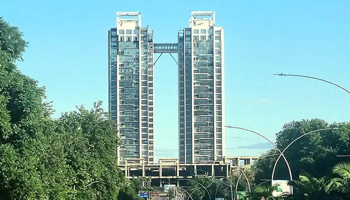Luxury flat case Islamabad price dispute over One Constitution Avenue returns to court, raising questions on property laws and real estate regulation.