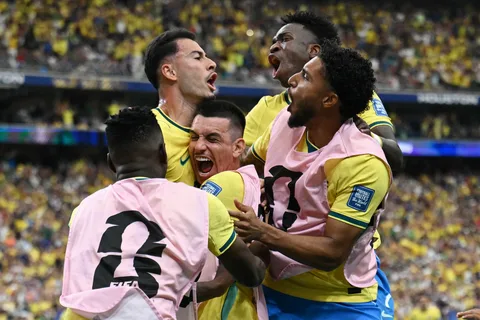 Brazil players celebrate after Martinelli's late goal as Brazil reaches Round of 16 winners in the FIFA World Cup 2026.
