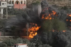 Israeli airstrikes over southern Lebanon as renewed border tensions escalate following ceasefire efforts in 2026.