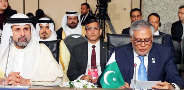 A gavel and a copy of the Pakistan Penal Code symbolizing the legal right to self-defence in Pakistan.
