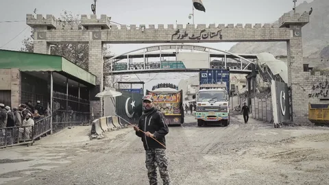 Pak-Afghan border security forces monitoring the regional situation amid rising tensions