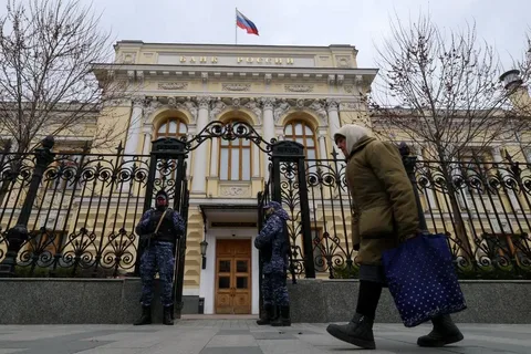 Empty Moscow bank branch symbolizing rising Russia bankruptcies in 2026