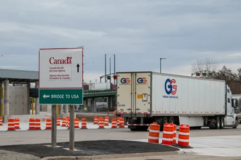 Shipping containers at a Canadian port as new US 50% tariffs on $20 billion in Canadian goods impact exports and trade.