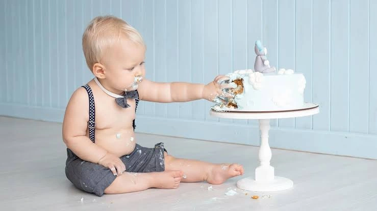 A toddler eating healthy food as researchers study the link between sugar intake and dementia risk.