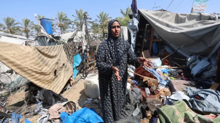 A Palestinian woman in Khan Younis, in southern Gaza, August 16, 2026. Local medics said several people living in a tent camp in Khan Younis were injured in Israeli strike.