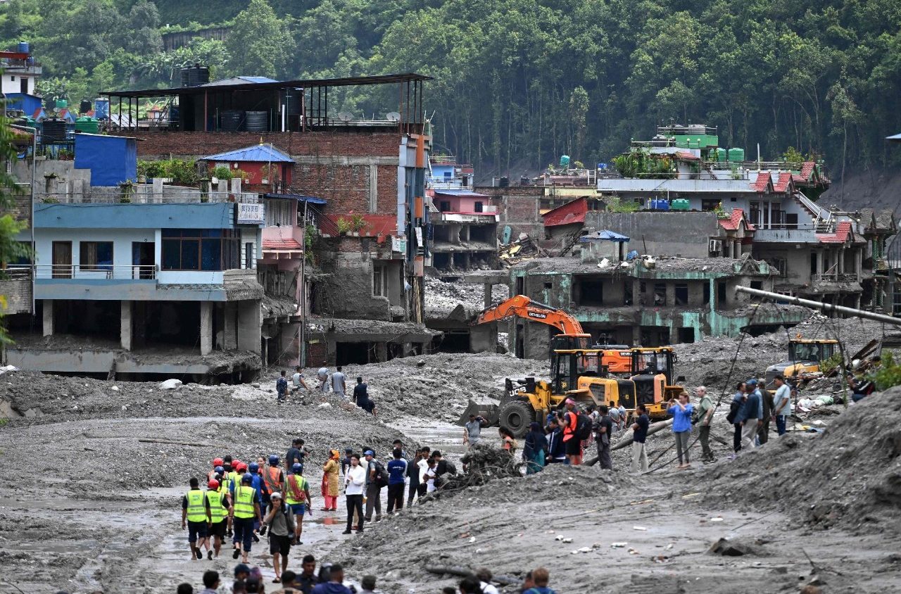 Rescue teams searching mudslide debris after Nepal flood missing thousands near China borde