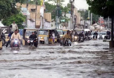 Lahore rain today causes flooding and traffic disruption