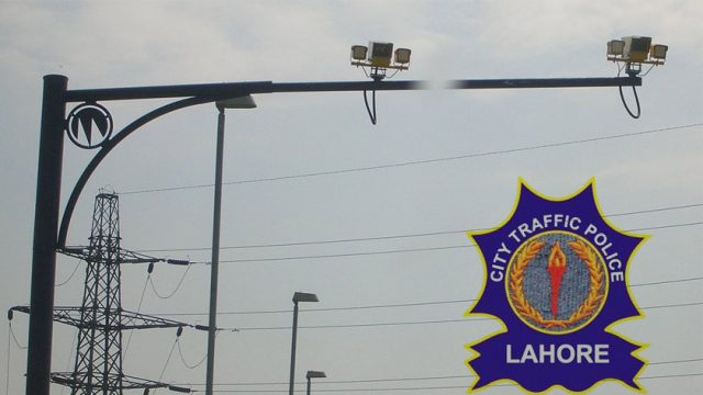 Suthra Punjab Authority enforcement team issuing an e-challan for littering on a Lahore street