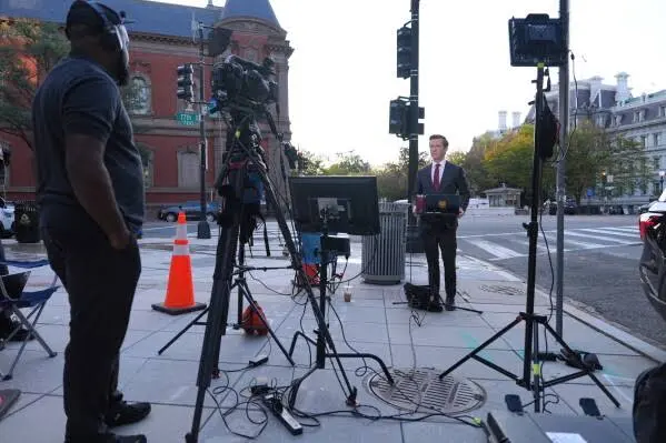 CNN Politico and MS NOW journalists White House press ban