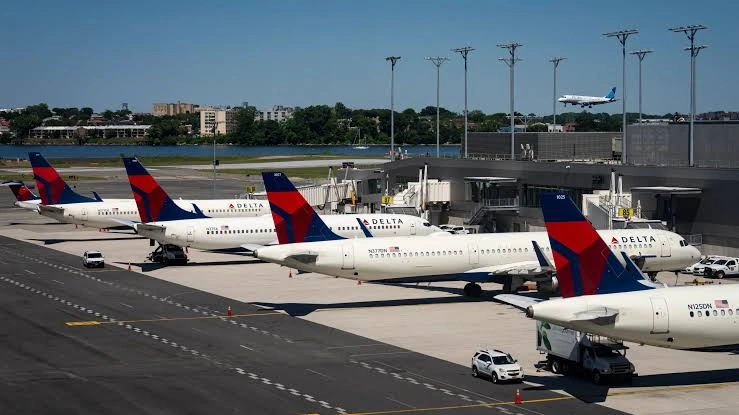 US flights delayed after air traffic control cable cut