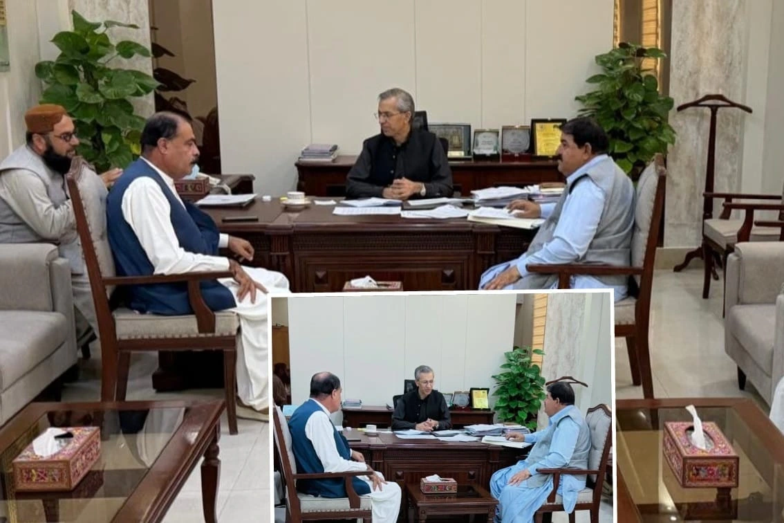 Balochistan Education Secretary Lal Jan Jafar discusses private schools vacation fees with an association delegation