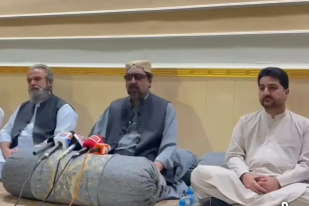 Tribal leaders of Balochistan addressing a press conference in Quetta about the proposed resolution to abolish the Sardari and Nawabi system.