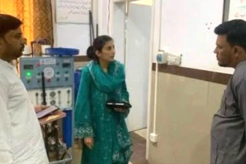 District Health Authority CEO Dr. Kiran Arshad reviews medical facilities and cleanliness at DHQ Hospital Mandi Bahauddin.